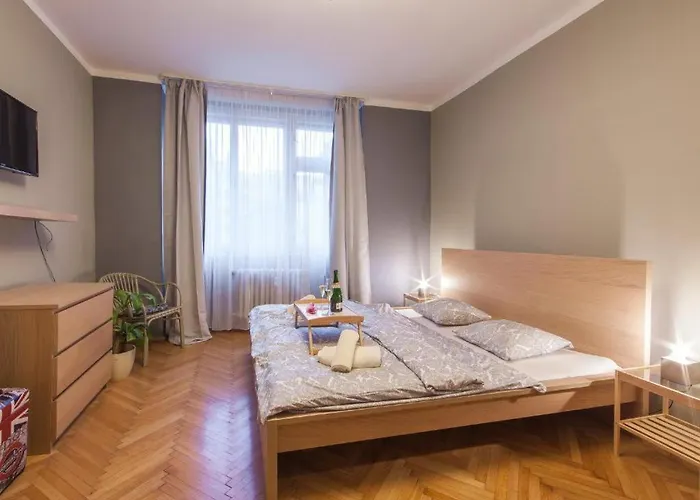 Modern Central Apartment Dlouhá