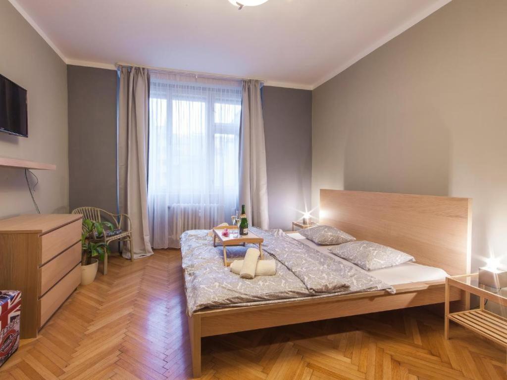 Modern Dlouhá *